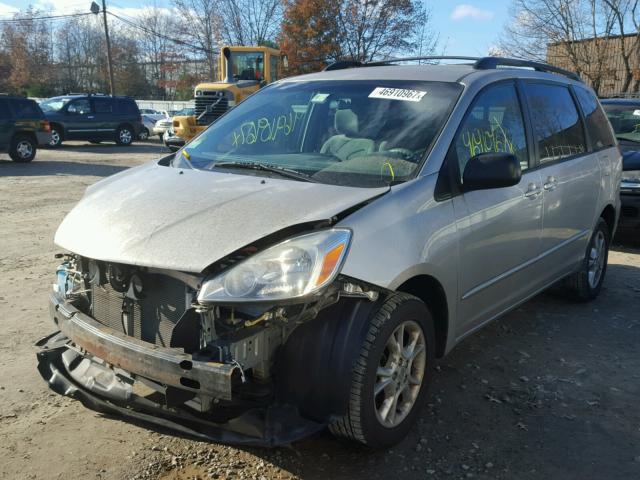 5TDBA23C35S050113 - 2005 TOYOTA SIENNA LE SILVER photo 2