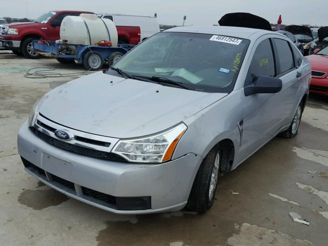 1FAHP35N18W248437 - 2008 FORD FOCUS SE SILVER photo 2