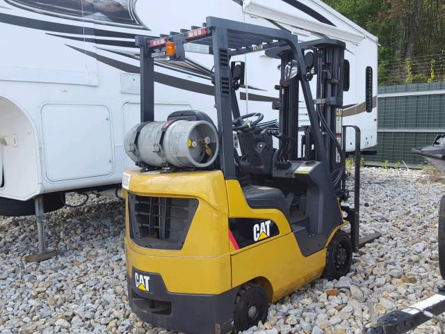 AT81F41003 - 2017 CATERPILLAR FORKLIFT YELLOW photo 4