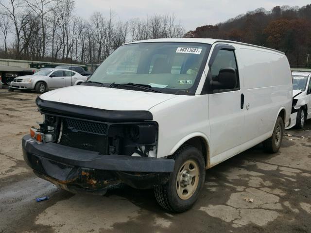 1GCFG15X571220305 - 2007 CHEVROLET EXPRESS G1 WHITE photo 2