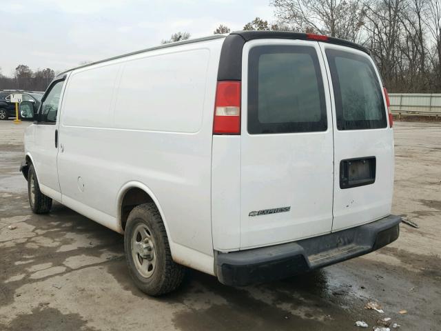 1GCFG15X571220305 - 2007 CHEVROLET EXPRESS G1 WHITE photo 3