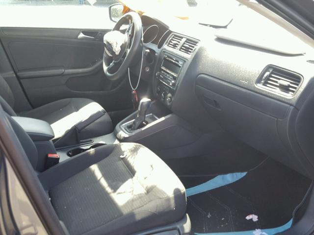 3VW2K7AJ7FM416942 - 2015 VOLKSWAGEN JETTA BASE GRAY photo 5