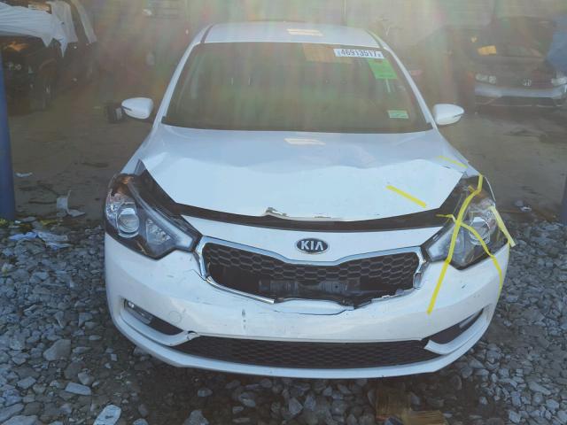 KNAFX4A80E5078089 - 2014 KIA FORTE EX WHITE photo 9