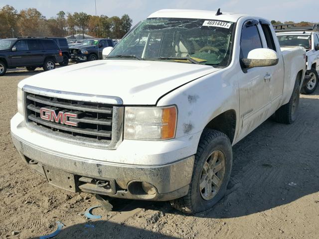 1GTEK19J18Z128174 - 2008 GMC SIERRA K15 WHITE photo 2