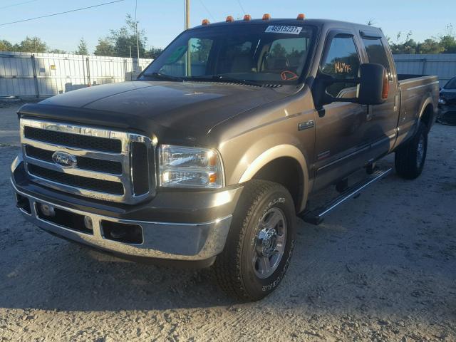 1FTWW31PX5ED31782 - 2005 FORD F350 SRW S BROWN photo 2