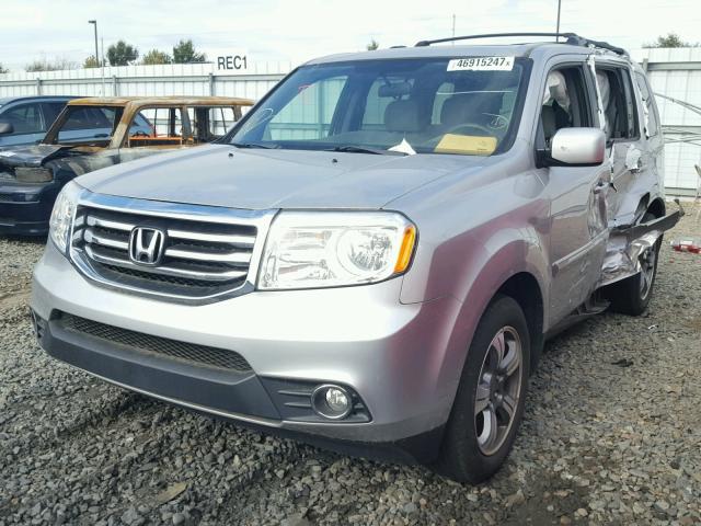 5FNYF3H31FB033956 - 2015 HONDA PILOT SE SILVER photo 2