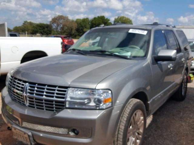 5LMFU27528LJ06822 - 2008 LINCOLN NAVIGATOR Srebrny zdjęcie 2