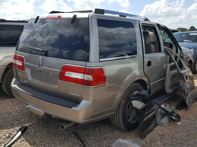 5LMFU27528LJ06822 - 2008 LINCOLN NAVIGATOR Srebrny zdjęcie 4