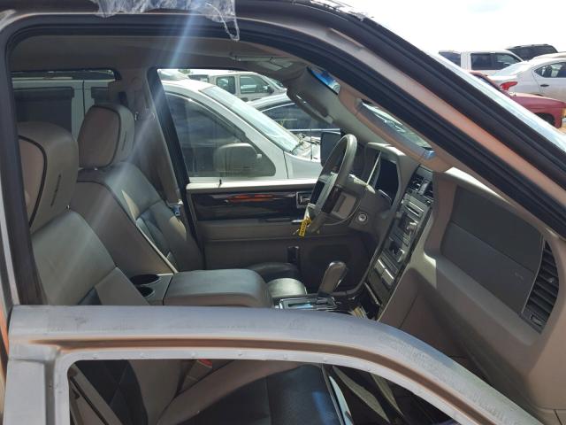 5LMFU27528LJ06822 - 2008 LINCOLN NAVIGATOR Srebrny zdjęcie 5