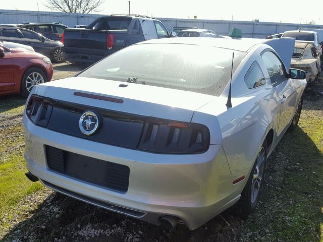 1ZVBP8AM8E5302504 - 2014 FORD MUSTANG SILVER photo 4