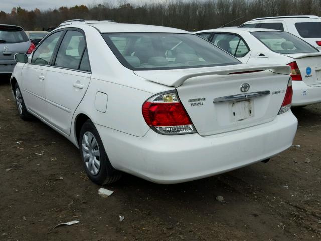 4T1BE32K15U619793 - 2005 TOYOTA CAMRY LE WHITE photo 3