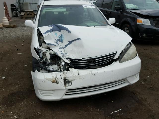 4T1BE32K15U619793 - 2005 TOYOTA CAMRY LE WHITE photo 9