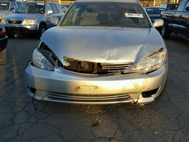 4T1BF30K35U614224 - 2005 TOYOTA CAMRY LE SILVER photo 9