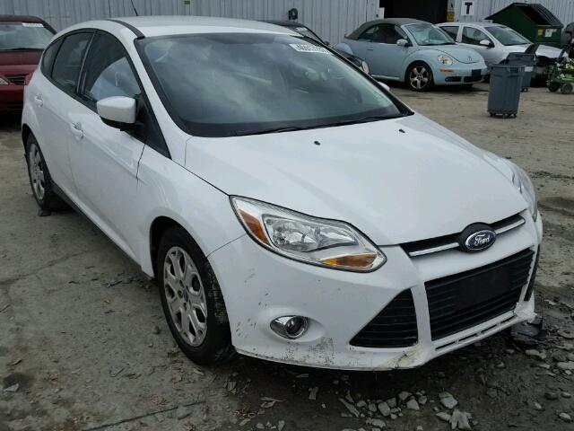 1FAHP3K26CL252214 - 2012 FORD FOCUS SE WHITE photo 1