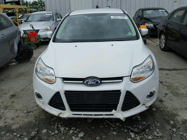 1FAHP3K26CL252214 - 2012 FORD FOCUS SE WHITE photo 9