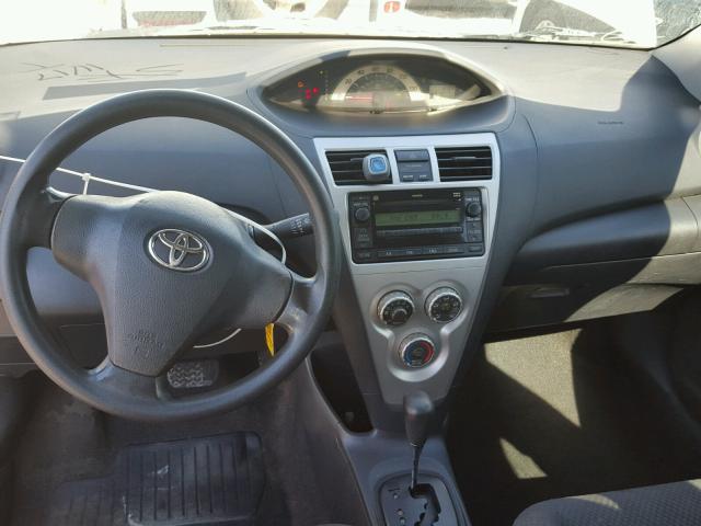 JTDBT923071138928 - 2007 TOYOTA YARIS SILVER photo 9