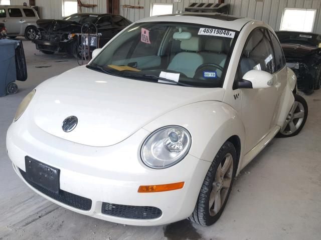 3VWFW31C28M510925 - 2008 VOLKSWAGEN NEW BEETLE თეთრი ფოტო 2