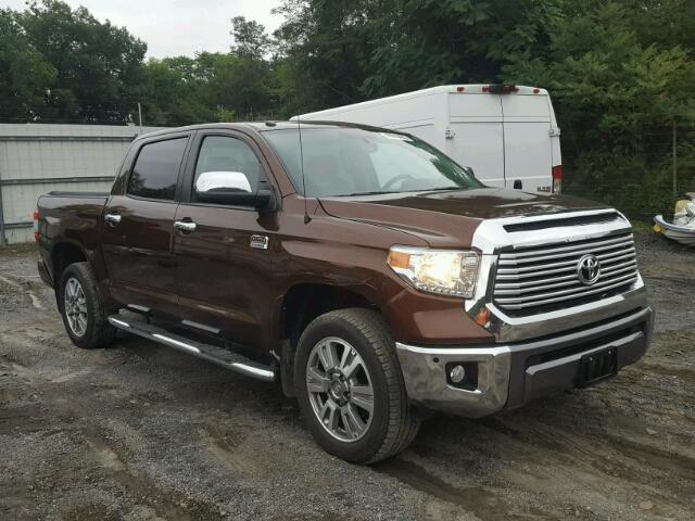 5TFAW5F10HX638364 - 2017 TOYOTA TUNDRA CRE 棕色 照片 1