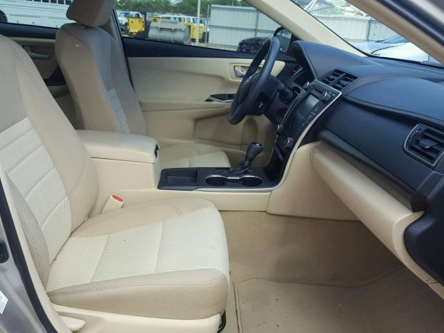 4T1BF1FK7HU372666 - 2017 TOYOTA CAMRY BEIGE photo 5