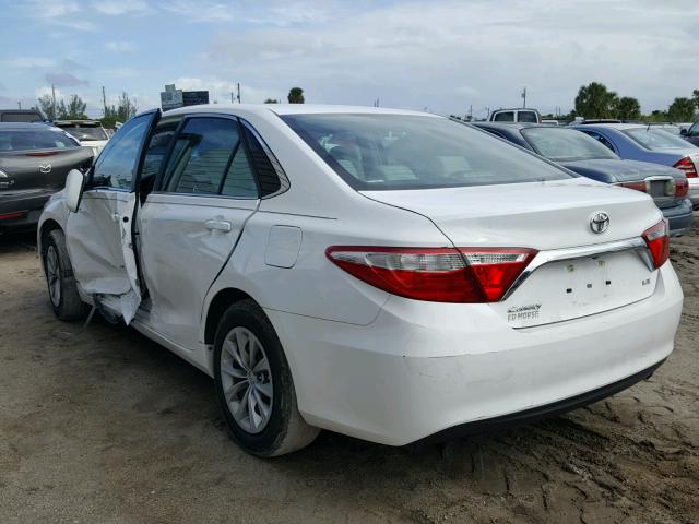 4T1BF1FK0HU285675 - 2017 TOYOTA CAMRY LE WHITE photo 3