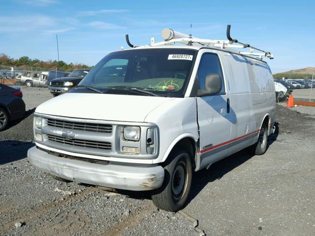 1GCFG25W2Y1178125 - 2000 CHEVROLET EXPRESS G2 WHITE photo 2