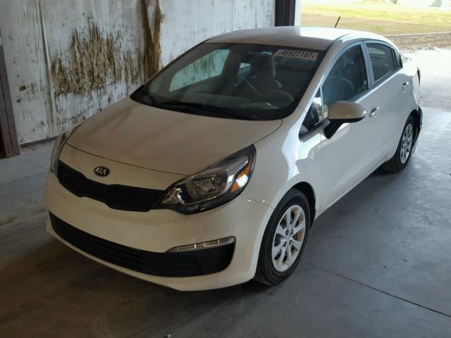 KNADM4A3XG6639206 - 2016 KIA RIO LX WHITE photo 2