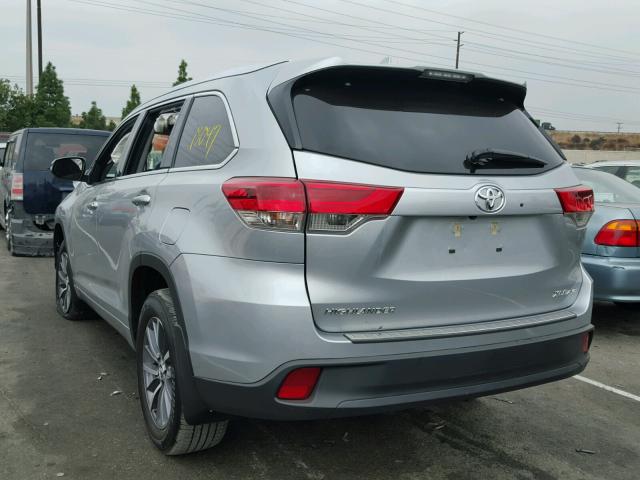 5TDJZRFH5HS511191 - 2017 TOYOTA HIGHLANDER SILVER photo 3