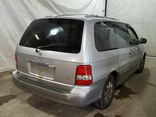 KNDUP132756699065 - 2005 KIA SEDONA EX SILVER photo 4