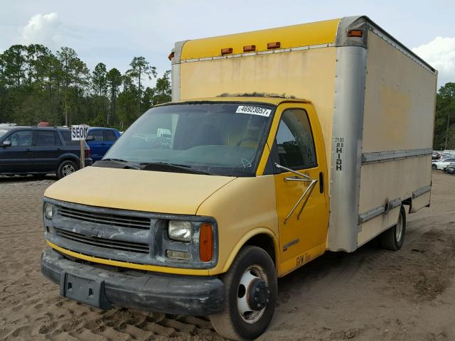 1GDHG31R321902146 - 2002 GMC SAVANA YELLOW photo 2