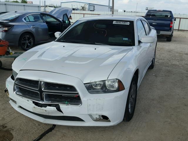 2C3CDXBG5DH725183 - 2013 DODGE CHARGER SE WHITE photo 2