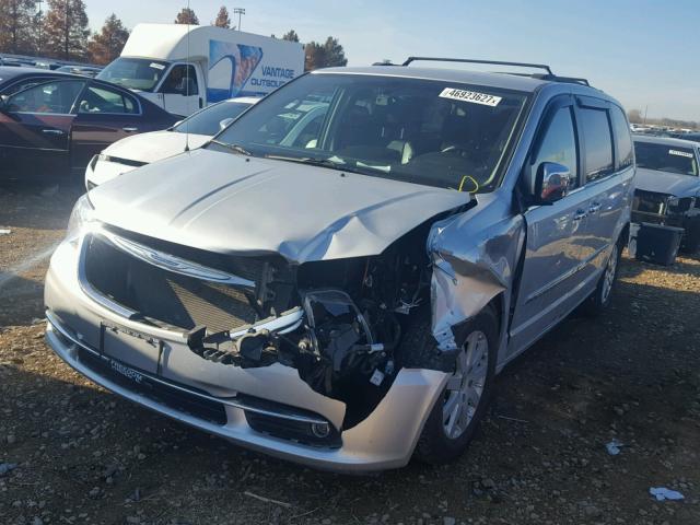 2A4RR8DG6BR655978 - 2011 CHRYSLER TOWN & COU SILVER photo 2