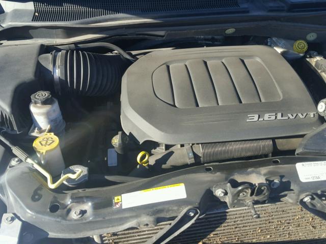 2A4RR8DG6BR655978 - 2011 CHRYSLER TOWN & COU SILVER photo 7