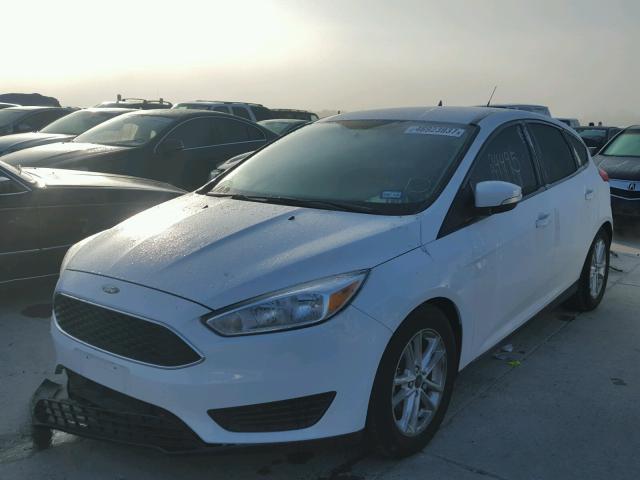 1FADP3K26GL314778 - 2016 FORD FOCUS SE WHITE photo 2