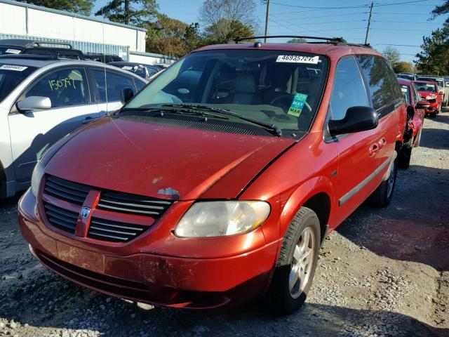 1D4GP45R45B256603 - 2005 DODGE CARAVAN SX RED photo 2