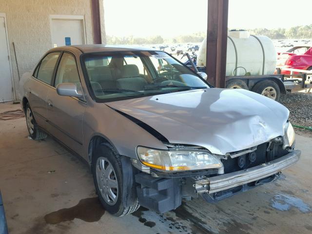 1HGCG5647WA010867 - 1998 HONDA ACCORD LX SILVER photo 1