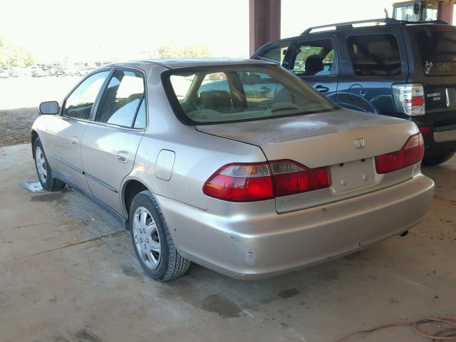 1HGCG5647WA010867 - 1998 HONDA ACCORD LX SILVER photo 3