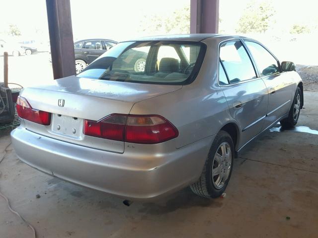 1HGCG5647WA010867 - 1998 HONDA ACCORD LX SILVER photo 4