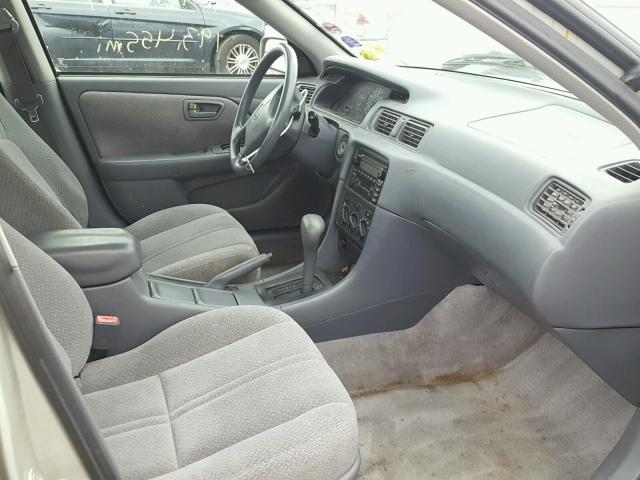 4T1BF22KXYU096009 - 2000 TOYOTA CAMRY LE 银色 照片 5