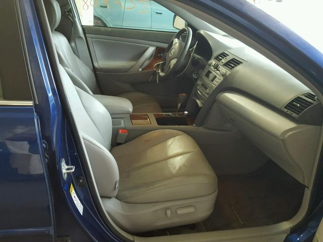 4T1BF3EK7AU571543 - 2010 TOYOTA CAMRY BASE BLUE photo 5