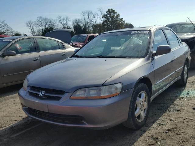 1HGCG1655YA096300 - 2000 HONDA ACCORD EX SILVER photo 2