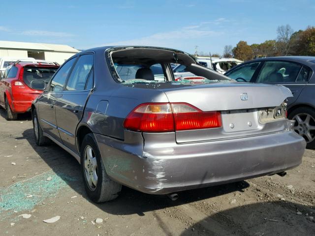 1HGCG1655YA096300 - 2000 HONDA ACCORD EX SILVER photo 3