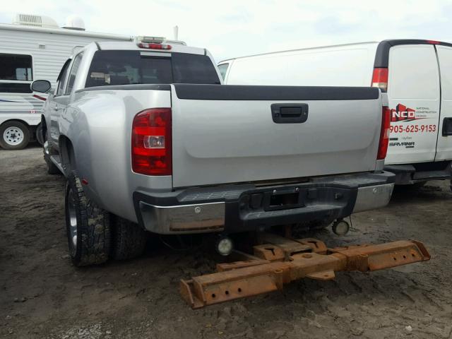 1GT424C80BF122278 - 2011 GMC SIERRA K35 SILVER photo 3