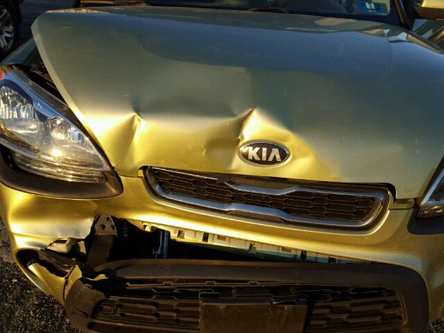 KNDJT2A58D7606922 - 2013 KIA SOUL GREEN photo 7