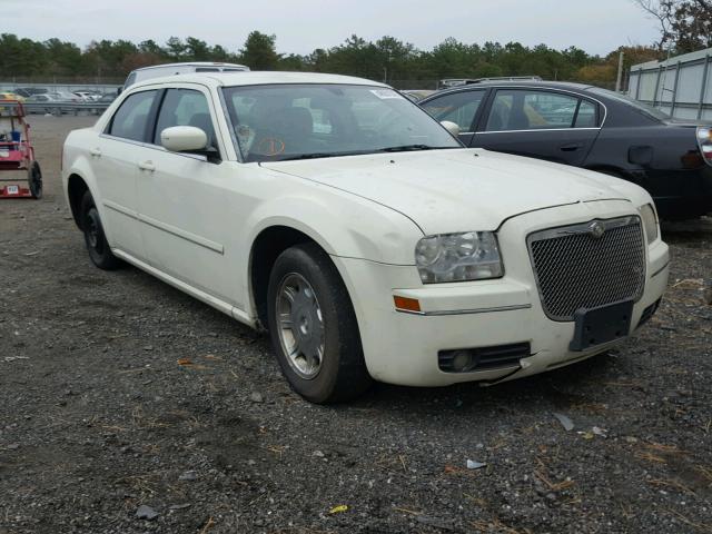 2C3AA53G15H630592 - 2005 CHRYSLER 300 WHITE photo 1