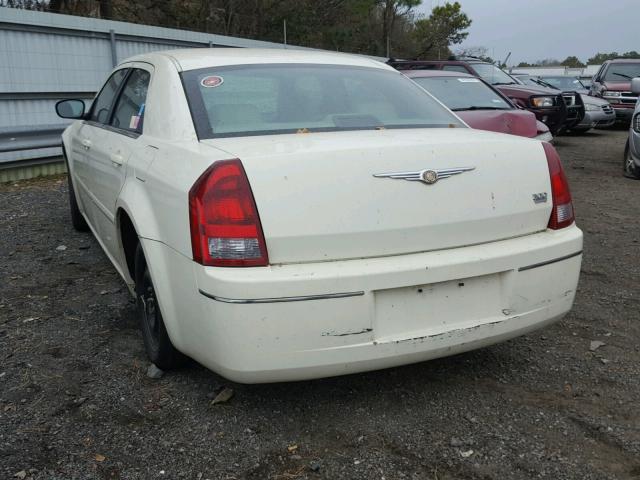 2C3AA53G15H630592 - 2005 CHRYSLER 300 WHITE photo 3