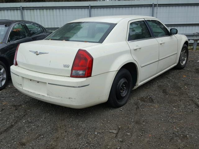 2C3AA53G15H630592 - 2005 CHRYSLER 300 WHITE photo 4