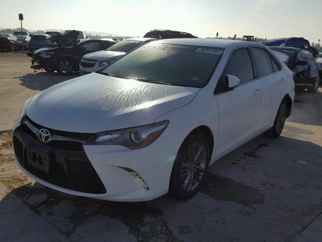 4T1BF1FK4HU272783 - 2017 TOYOTA CAMRY LE WHITE photo 2