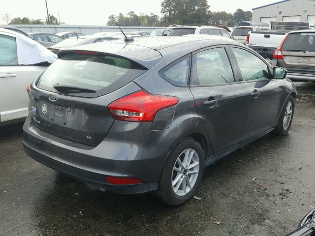 1FADP3K29HL293989 - 2017 FORD FOCUS SE GRAY photo 4