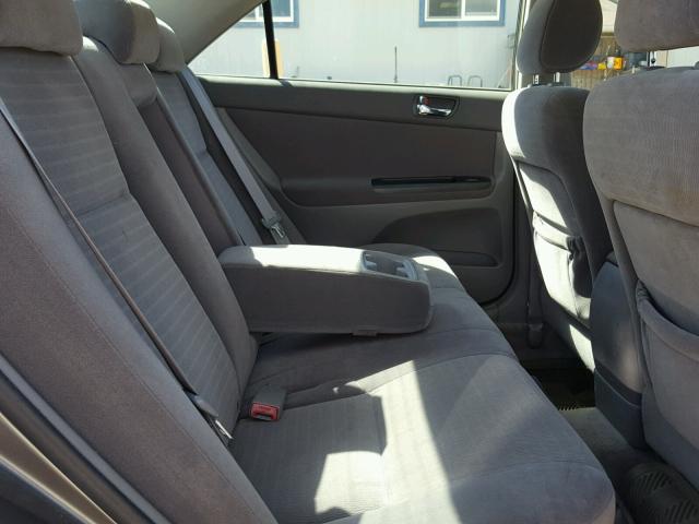 JTDBE32K553014525 - 2005 TOYOTA CAMRY LE ნაცრისფერი ფოტო 6