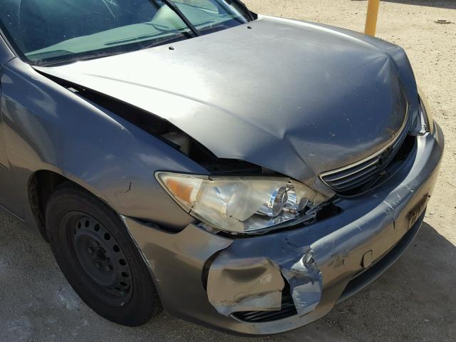 JTDBE32K553014525 - 2005 TOYOTA CAMRY LE GRAY photo 9